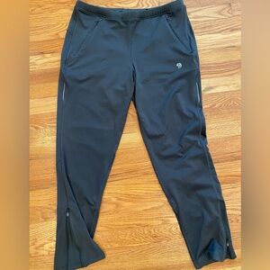 Men’s size L mountain hardwear running pants